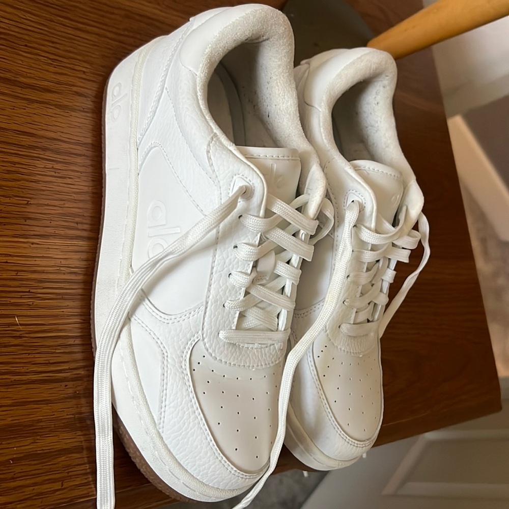 Alo recovery sneakers women sz. 7.5